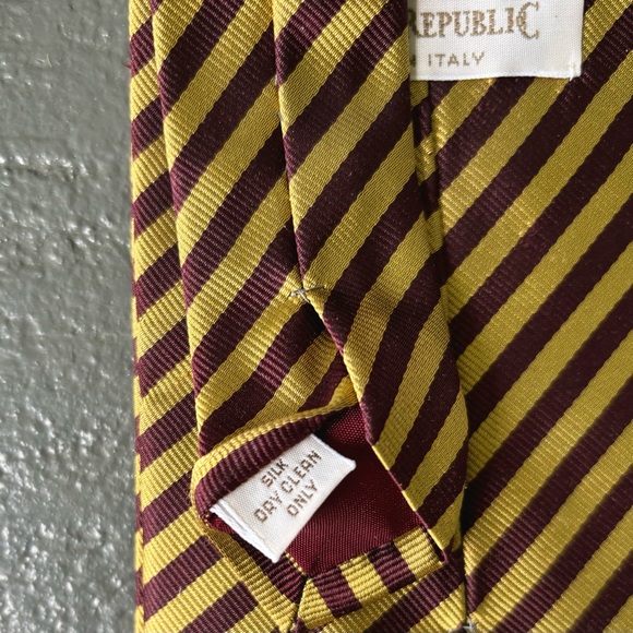 BANANA REPUBLIC 100% Italian Silk Made In Italy Diagonal Stripe Vintage Necktie - Picture 4 of 5